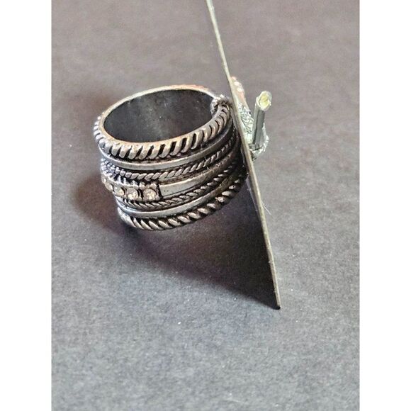 Silver tone rhinestone layered looking ring size 6 - Picture 5 of 7